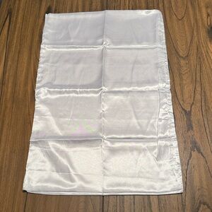 2-Pack Queen Size White Satin Pillowcases